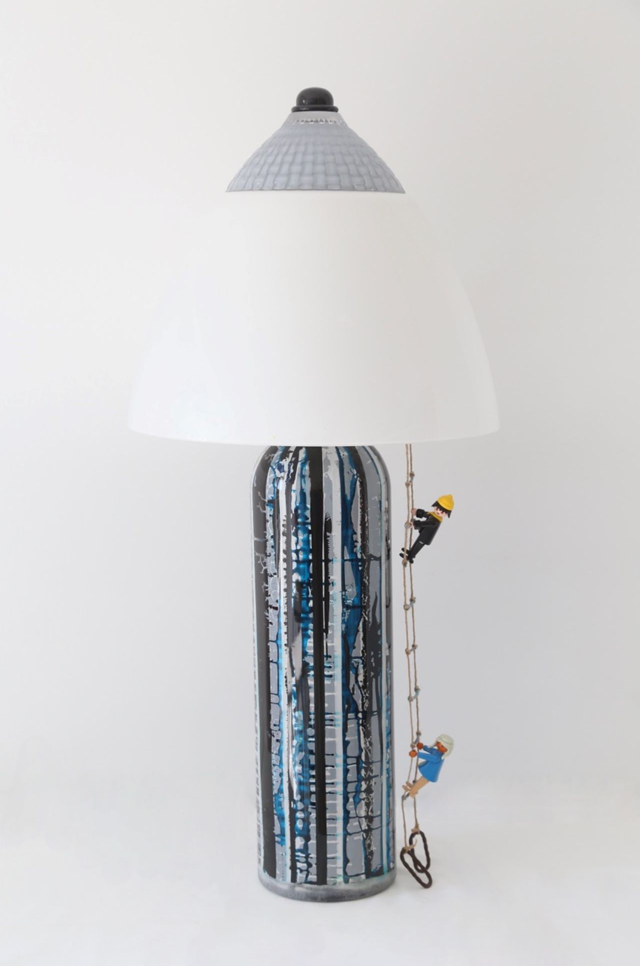 MA CABANE, 2023, large wine bottle, glass lampshade, salad bowl, perfume bottle stopper; ladder: string and bits of cable, PLAYMOBIL characters, H 84 cm / Æ 38 cm, Work photo: Siggy Kirsch
