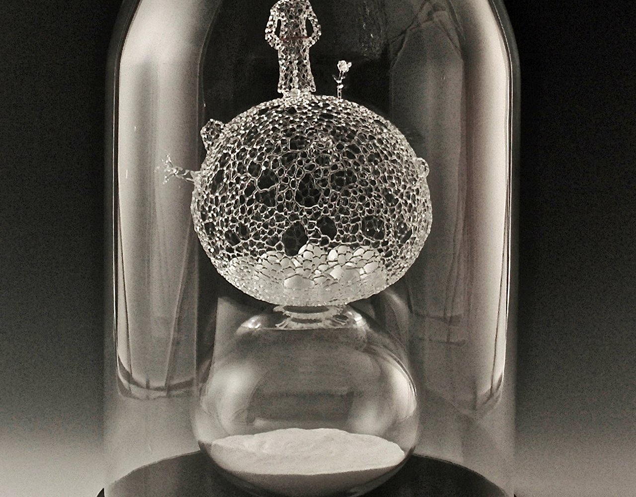 PHOTO: © Jeitz/Calliste
Out of time, 2010, verre étiré filé,
H 50 x L 30cm, pièce unique